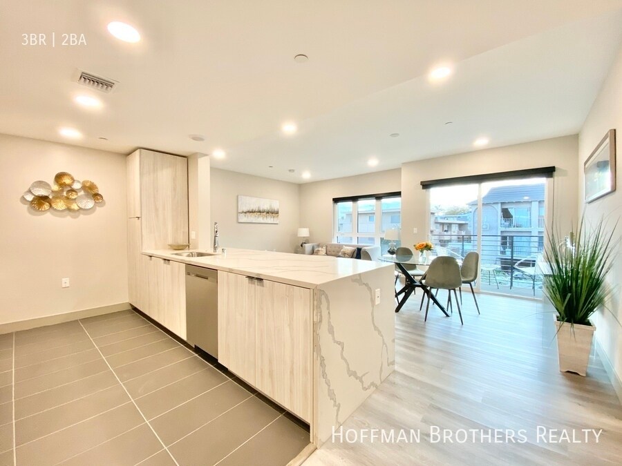 Building Photo - 1530 Brockton Ave