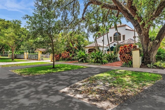 Building Photo - 2516 San Domingo St