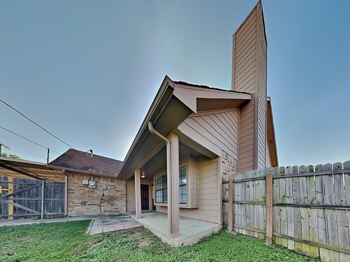 Building Photo - 11825 Hickory Garden Dr