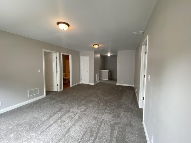 Building Photo - 355 Vineland Pl Dr