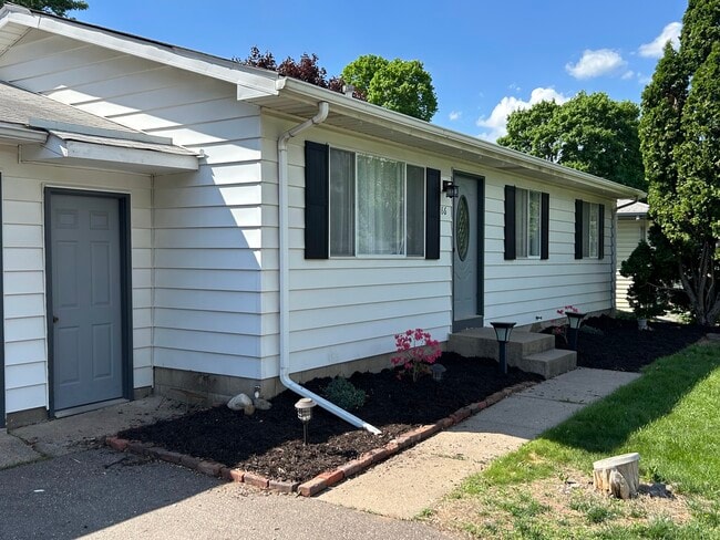 Building Photo - 386 1st Ave SE