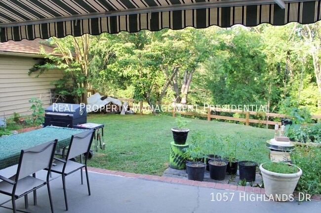 Building Photo - 1057 Highlands Dr