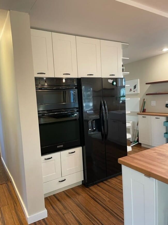 Building Photo - 4 bed/3bath-University Elementary School/I...