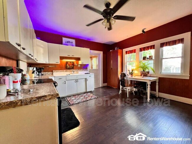 Building Photo - 7617 Hoover St