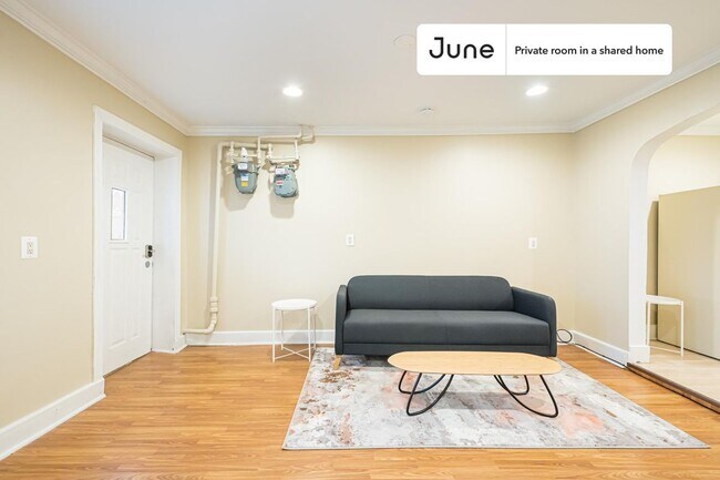 Building Photo - Room in Shared 3 bed/1 bath home