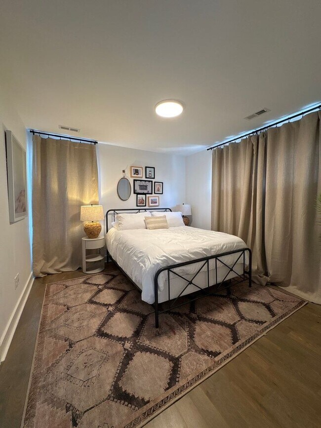 Building Photo - Fully Furnished 5 Bed, 3.5 Bath Located In East Nashville's McFerrin Park Neighborhood w/ Flexibl...