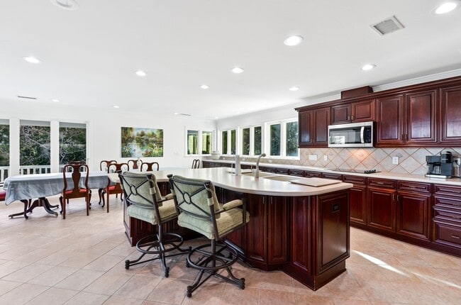 Building Photo - AMAZING WRIGHTSVILLE BEACH OFF-SEASON HOME - Now until End of April 2026