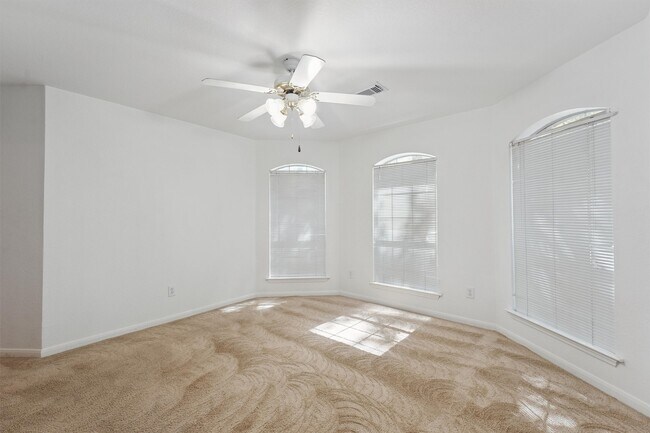 Building Photo - 86 Genesee Ridge Dr
