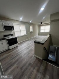 Building Photo - 523 MacDade Blvd
