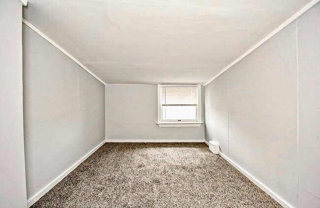 Building Photo - 3343 Waterside Dr