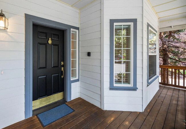 Building Photo - Beautiful, updated 3 BR on westside close to tons of recreation!