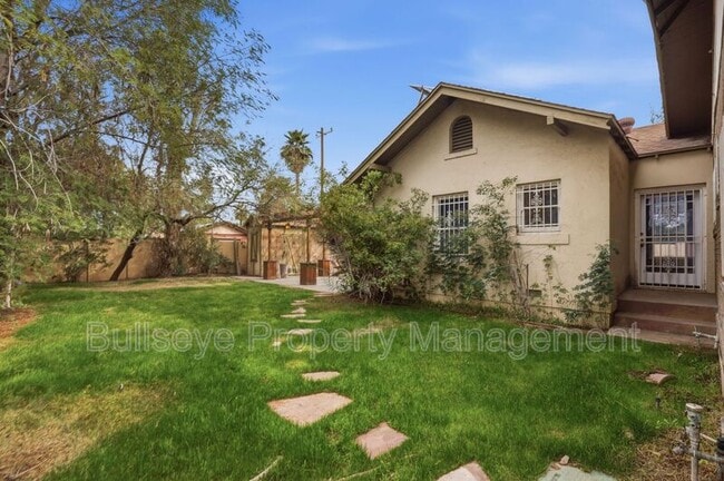 Building Photo - 718 W Roosevelt St