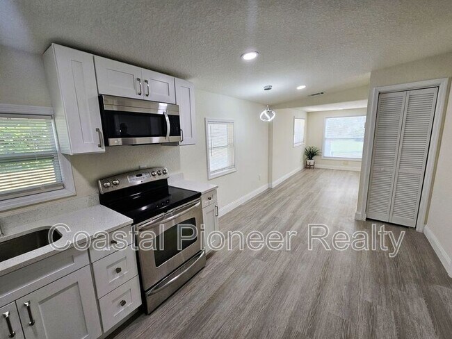 Building Photo - 15233 Omaha St