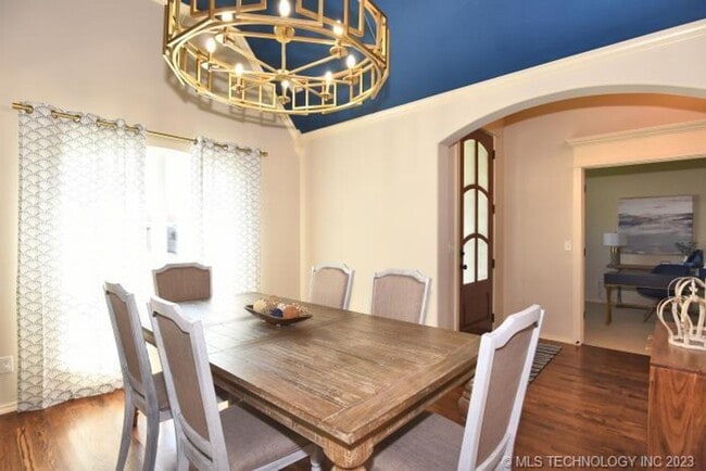 Building Photo - Room for the whole family in this 5 bedroom, 3-1/2 bath Executive Rental on corner lot in Millice...