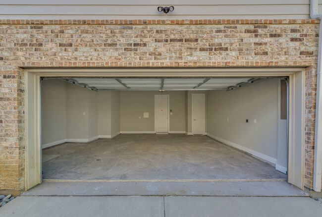 Building Photo - 736 N Plano Rd