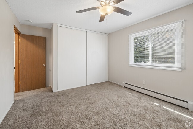 1BR, 1BA - 800SF - Bedroom - Ridgewood Apartments