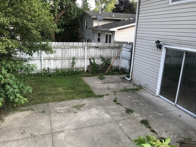 Building Photo - 6735 Van Buren Pl