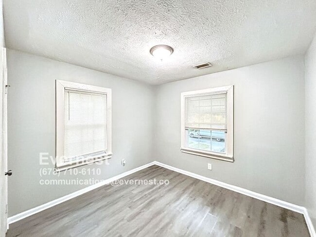 Building Photo - 327 Addington St SW