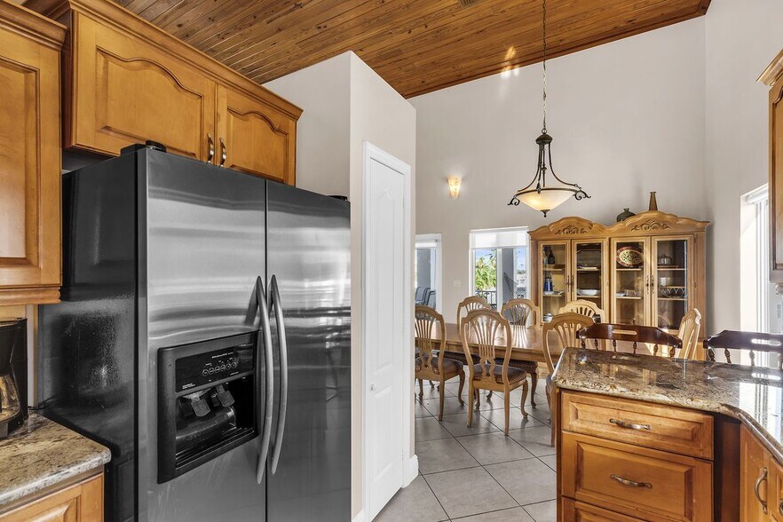 Building Photo - 112 Seagull