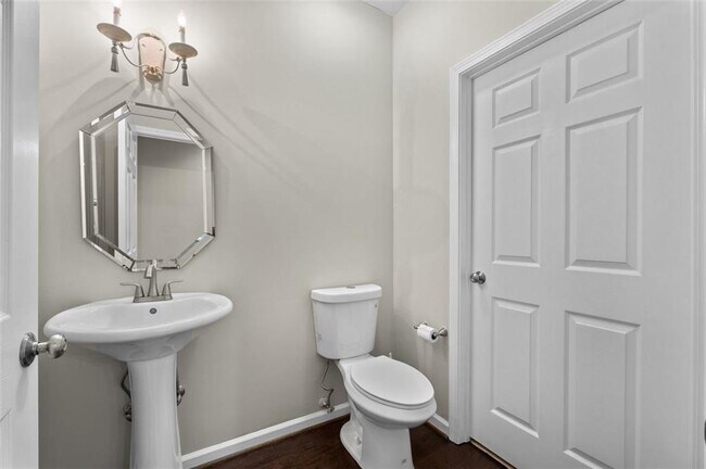 Building Photo - 2680 Pine Tree Rd NE