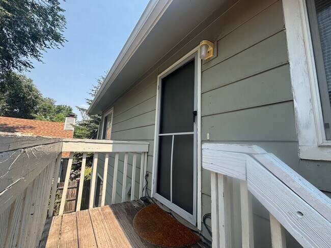 Primary Photo - 405 Bonfoy Ave