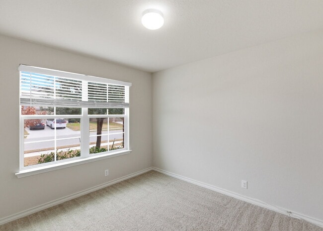 Building Photo - Spacious 4 Bedroom Home with Covered Patio in Red River Ranch