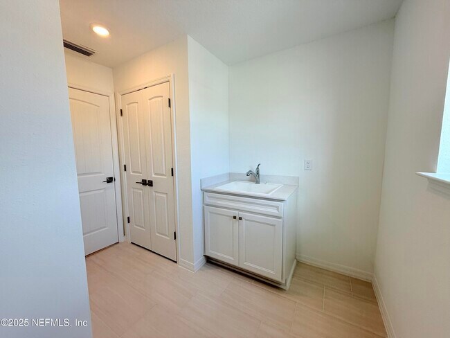 Building Photo - 3321 Harvesters Ct