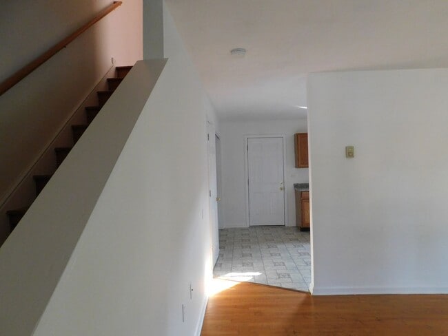 Building Photo - End unit townhouse on the east side of Winchester
