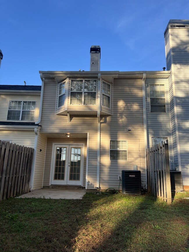 Building Photo - 5974 Sherwood Trace