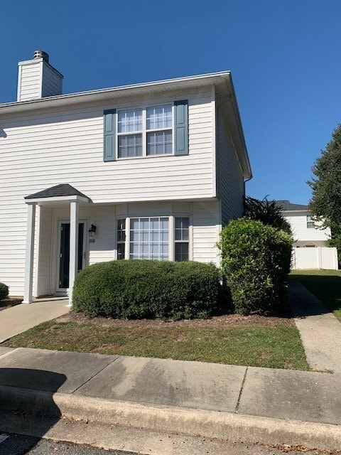 Building Photo - "Charming 2-Bed Townhouse Retreat in Winte...