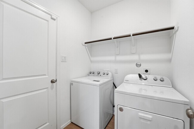 Building Photo - 14242 Walworth Crk Ct