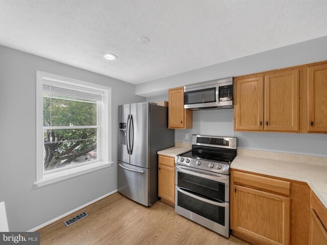 Building Photo - 7648 Fairbanks Ct