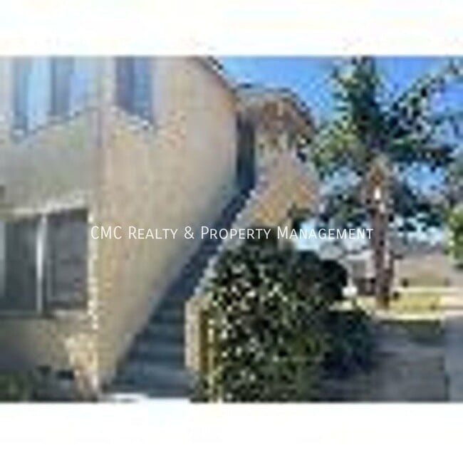 Building Photo - 4423 N Bellflower Blvd
