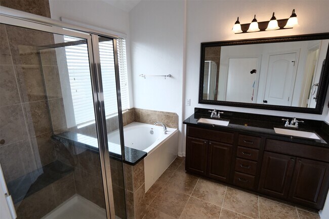 Building Photo - 12211 Stellano Ln