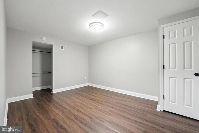 Building Photo - 11109 Ravine Dr