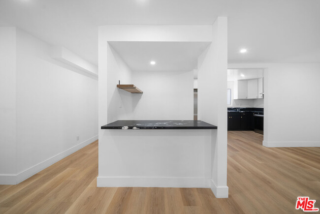 Building Photo - 605 San Vicente Blvd