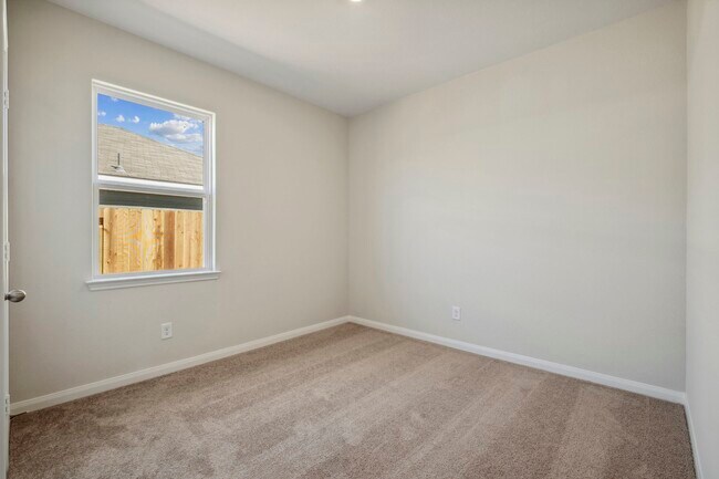 Building Photo - 335 Kingston Wy