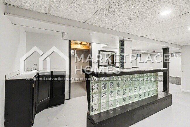Building Photo - 11235 Roxbury St