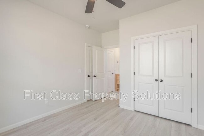 Building Photo - 728 Harbor Town Dr