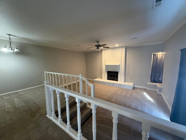 Building Photo - 1420 E 31st St S