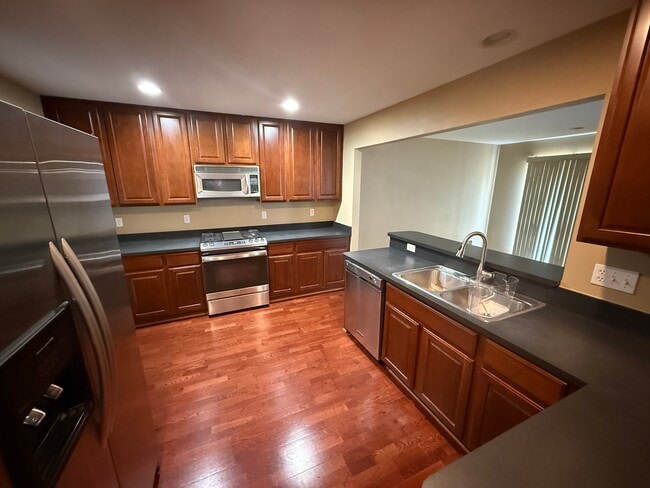 Building Photo - 163 S Vista
