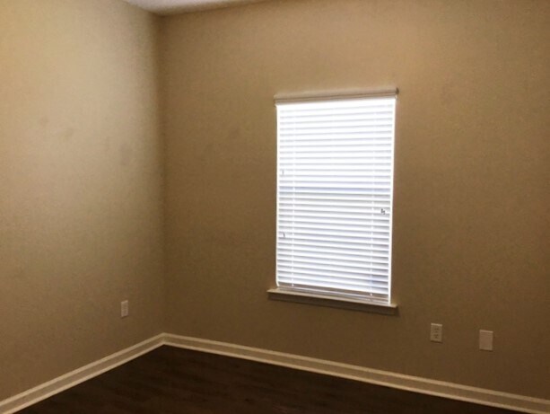 Building Photo - 25 Hartland Ct