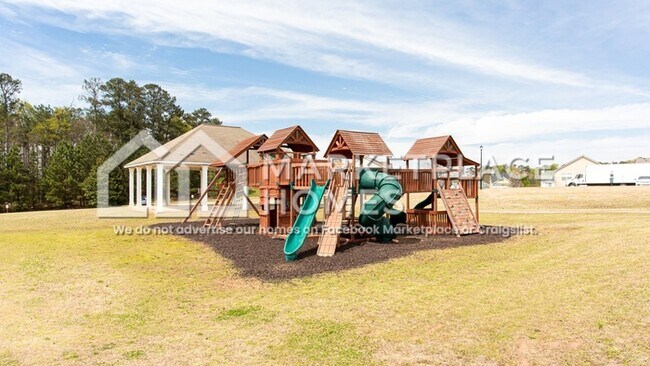 Building Photo - 484 Emporia Loop