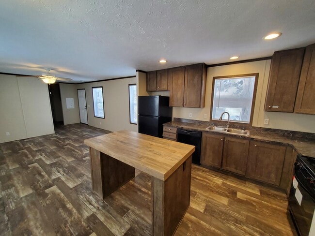 Building Photo - 23 Starling Hill Dr
