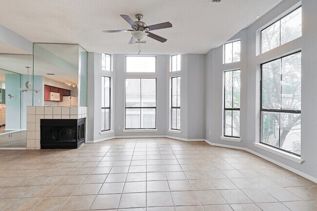 Building Photo - 3420 Country Club Dr W