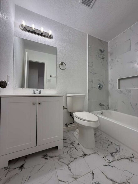 Building Photo - 4455 Sherwood Way