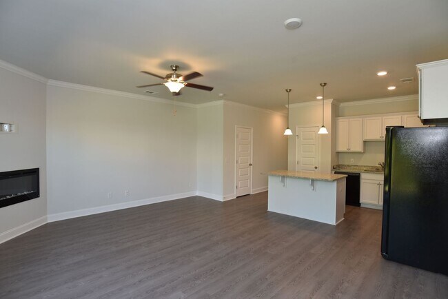 Building Photo - Beautiful Townhome. ***No Pets***