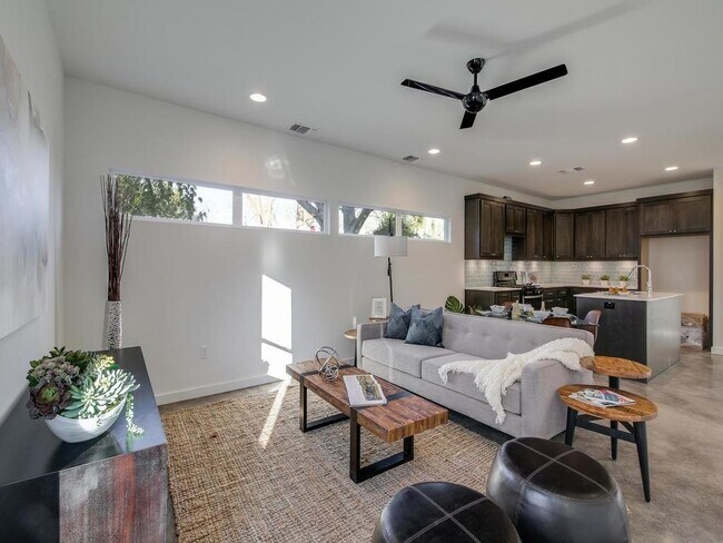 Building Photo - 5600 William Holland Ave