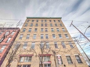 Building Photo - 319 Barrow St