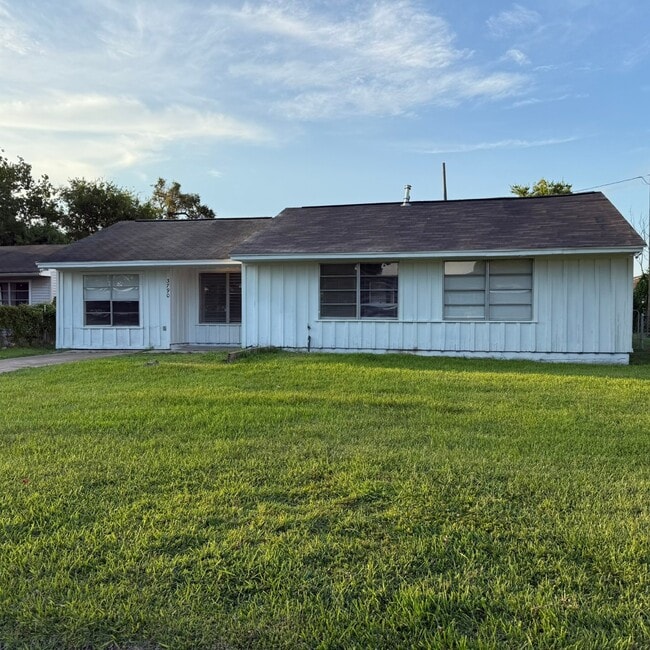 Building Photo - 3790 Le Bleu St